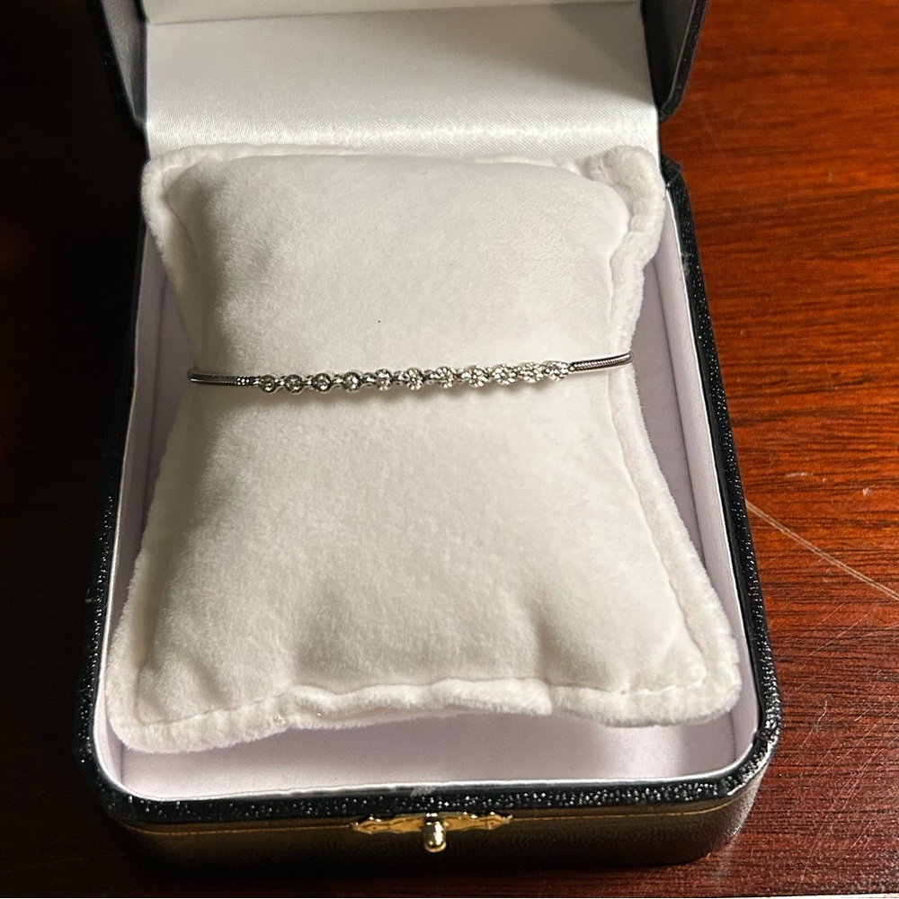 1/8 ctw Dia Flex Bangle